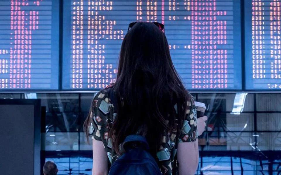 EΛ.ΑΣ.: Τι να προσέξουν οι πολίτες στο διαδίκτυο για να μην πέσουν θύματα απάτης το καλοκαίρι